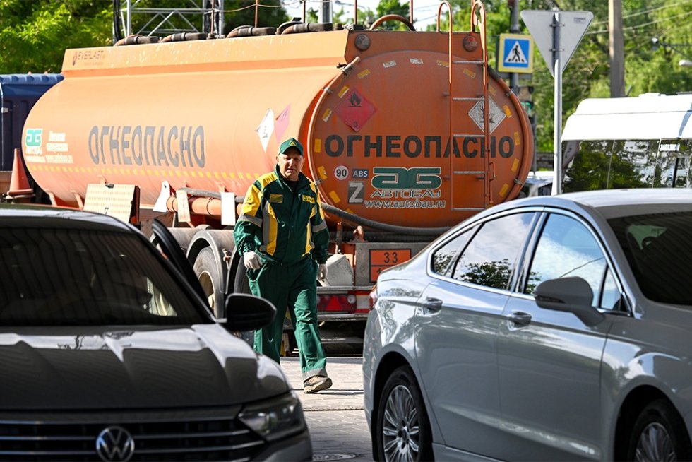 Γιατί το εισαγόμενο βενζίνη δεν βρίσκει προς το παρόν αγοραστή; Γνώμη των ειδικών "RG"