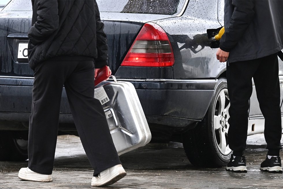 Η αύξηση των τιμών βενζίνης και ντίζελ στις αγορές περιορίστηκε. Πώς θα βοηθήσει στη διατήρηση των τιμών στα πρατήρια καυσίμων.
