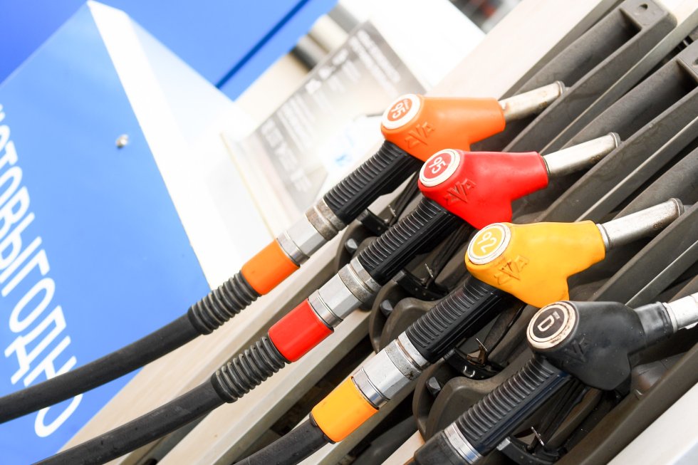 Το πρόβλημα δεν είναι στην τιμή: Η βενζίνη στη Ρωσία έγινε προσωρινά ακριβότερη από ότι στις ΗΠΑ