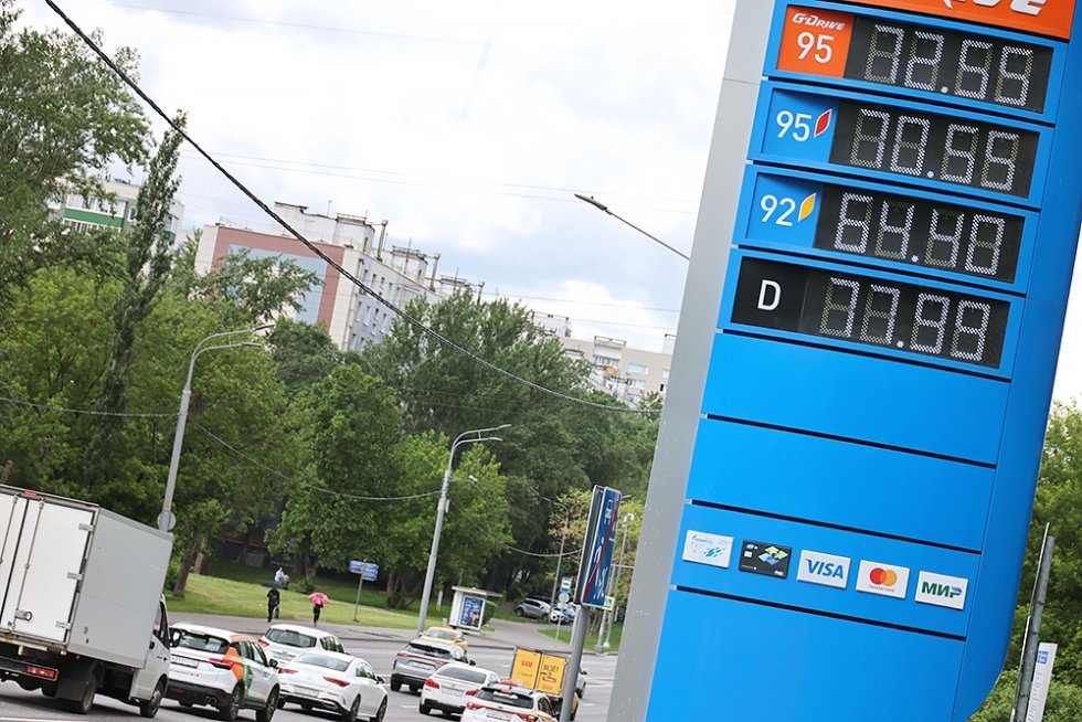 Γιατί επιταχύνθηκε η αύξηση των τιμών της βενζίνης και του ντίζελ; Εξηγούν οι ειδικοί της "ΡΓ"